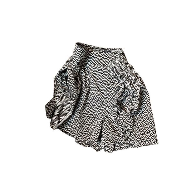 American Eagle Outfitters Chevron High Rise Shorts. White with black and gray ch - Picture 4 of 11